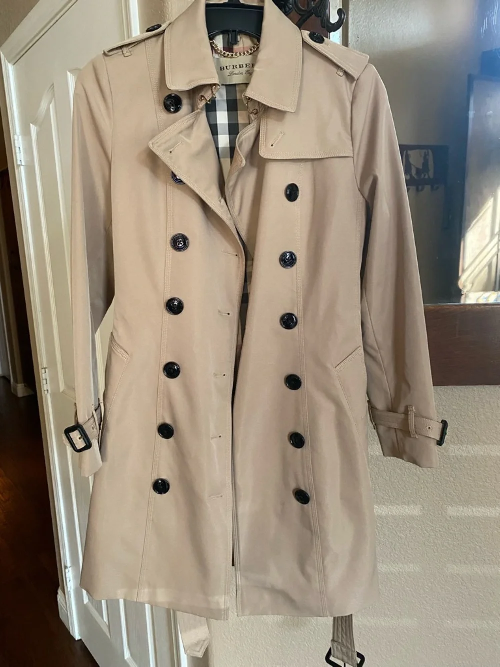 Burberry Kensington Heritage Mid-Length Trench Coat - Picture 1 of 10